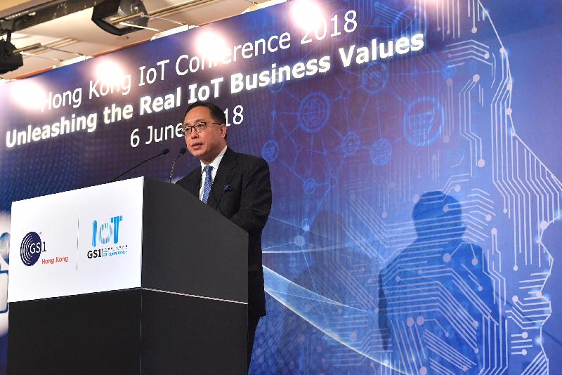 創新及科技局局長楊偉雄今日（六月六日）在香港物聯網會議2018上表示，物聯網是成功發展智慧城市的基石。
