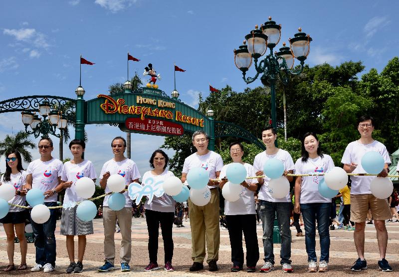 The Permanent Secretary for Innovation and Technology, Mr Cheuk Wing-hing (fifth right), joins the Chairman of the Hong Kong Angelman Syndrome Foundation (HKASF), Mrs Rose Chan (fifth left); Founders of the HKASF, Mr Joson Chan (third right) and Ms Joe Ng (third left); Legislative Council member Dr Fernando Cheung (fourth left); and other guests to officiate at the Angelman Walk 2018 cum launch ceremony of "One Click Care" today (June 16). The "One Click Care" is among the first batch of projects funded by the Innovation and Technology Fund for Better Living.