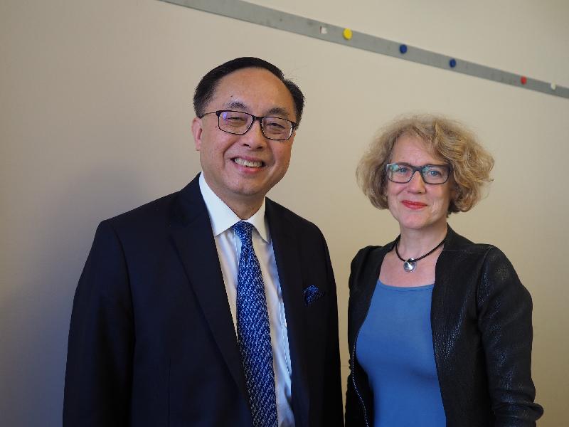 The Secretary for Innovation and Technology, Mr Nicholas W Yang (left), meets with the Mayor of Zurich, Ms Corine Mauch (right), during his visit to Zurich today (June 27, Zurich time).