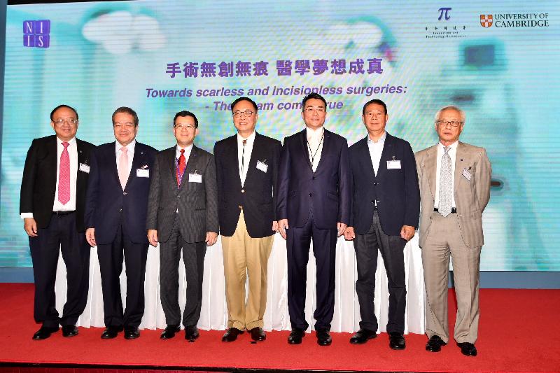 The Secretary for Innovation and Technology, Mr Nicholas W Yang (centre), is pictured with the Chairman and Chief Technology Officer of NISI (HK) Limited, Professor Yeung Chung-kwong (third left); the Managing Director and Chief Executive Officer of NISI, Mr David Wong (third right); and other guests at the press briefing of NISI today (August 7).