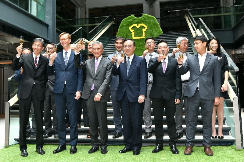 The Secretary for Innovation and Technology, Mr Nicholas W Yang (front row, third right); the Chairman of the Board of Directors of the Hong Kong Research Institute of Textiles and Apparel (HKRITA), Dr Harry Lee (front row, third left); the Director and Chief Executive Officer of Novetex Textiles Limited, Mr Milton Chan (front row, second right); the Innovation Lead of the H&M Foundation, Mr Erik Bang (front row, second left); Co-director of The Mills Fabrica, Mr Alexander Chan (front row, first right); the Chief Executive Officer of the HKRITA, Mr Edwin Keh (front row, first left); Legislative Council member Mr Chung Kwok-pan (back row, centre), and other guests propose a toast to celebrate the local application of HKRITA’s innovative apparel recycling technology and opening of the first Garment To Garment pop-up store in Hong Kong today (September 3). 