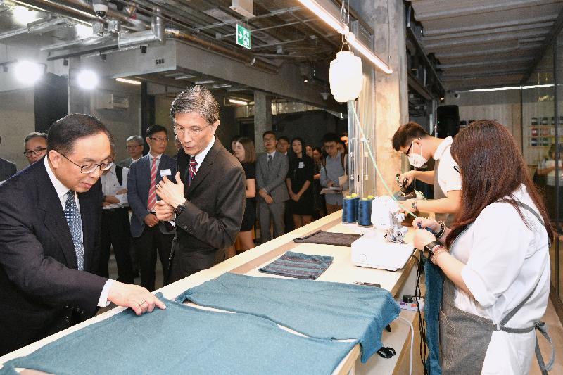 The Secretary for Innovation and Technology, Mr Nicholas W Yang (first left), sees for himself the technology and workflow for recycling blend textiles into new fibres and yarns during a visit to the Garment To Garment pop-up store of the Hong Kong Research Institute of Textiles and Apparel (HKRITA) and a local textiles company today (September 3). Briefing Mr Yang is the Chief Executive Officer of the HKRITA, Mr Edwin Keh (second left). 