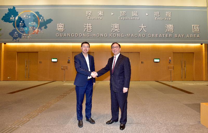 The Secretary for Innovation and Technology, Mr Nicholas W Yang (right), greets the Vice Mayor of Shenzhen Municipality, Mr Ai Xuefeng, before the fourth meeting of the Joint Task Force on the Development of the Hong Kong-Shenzhen Innovation and Technology Park in the Loop today (November 12).