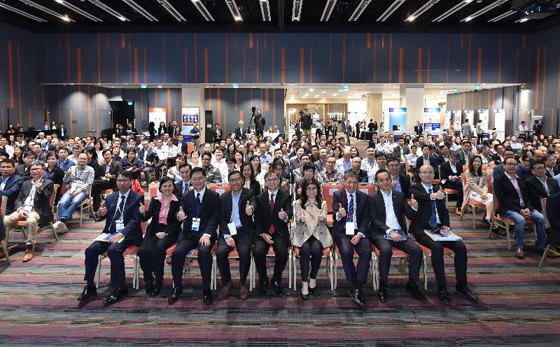 The Acting Secretary for Innovation and Technology, Dr David Chung (first row, centre), is pictured with the Commissioner for Efficiency, Ms Olivia Nip (first row, fourth right); the Deputy Commissioner for Efficiency, Mrs Patricia Lau (first row, second left); the Chief Executive Officer of the Hong Kong Science and Technology Parks Corporation, Mr Albert Wong (first row, fourth left), and representatives of government departments and participating companies at the Innovation and Technology Trade Show today (April 24).