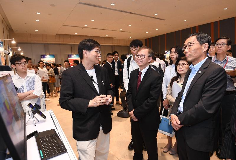 The Acting Secretary for Innovation and Technology, Dr David Chung (first row, second right), toured the Innovation and Technology Trade Show today (April 24) to learn about the innovation and technology products and solutions available for adoption by government departments. Next to him are the Commissioner for Efficiency, Ms Olivia Nip (second row, first right), and the Chief Executive Officer of the Hong Kong Science and Technology Parks Corporation, Mr Albert Wong (first row, first right). A total of 40 companies of the Hong Kong Science Park participated in the Trade Show.