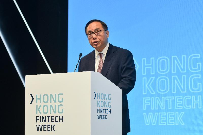 创新及科技局局长杨伟雄今日（十一月七日）在2019香港金融科技周致辞时指出，香港金融科技生态环境日益蓬勃，数码港更是香港最大金融科技社群。